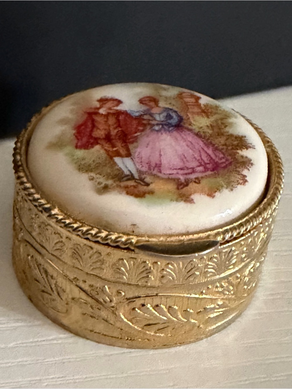 Cute Vintage Pill Box w Victorian Artwork